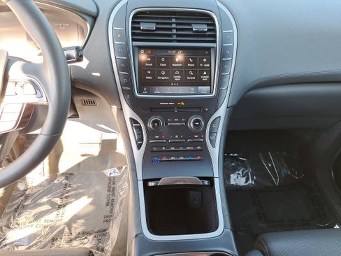 Used 2020 Lincoln Nautilus Reserve w/ Equipment Group 201A image 20