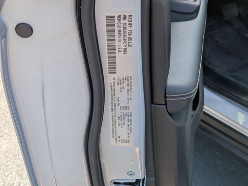 Certified 2024 Jeep Grand Cherokee Laredo RWD image 34