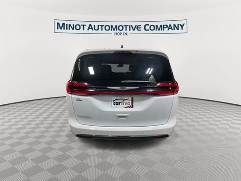 Certified 2023 Chrysler Pacifica Touring-L image 7