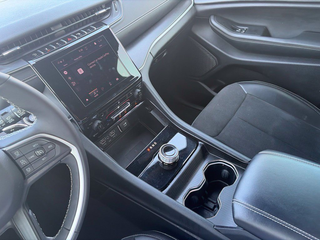 Used 2024 Jeep Grand Cherokee Altitude AWD/4WD image 16
