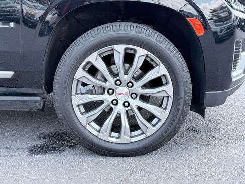 Used 2023 GMC Yukon XL Denali AWD/4WD image 38