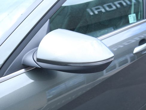 New 2025 Hyundai Elantra Limited image 12