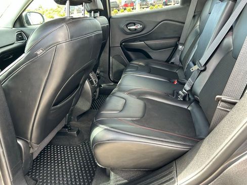 Used 2020 Jeep Cherokee Trailhawk w/ Comfort/Convenience Group AWD/4WD image 27
