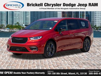 New 2026 Chrysler Pacifica Select