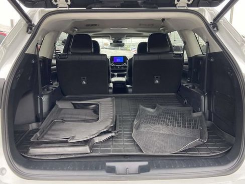 Used 2023 Toyota Highlander XLE AWD/4WD image 17