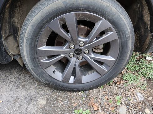 Used 2023 Ford Explorer XLT w/ Equipment Group 202A image 7