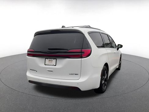 Used 2025 Chrysler Pacifica Limited FWD image 15