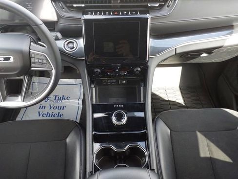 Used 2023 Jeep Grand Cherokee Altitude AWD/4WD image 11