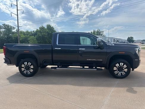 Used 2026 GMC Sierra 2500 Denali w/ Technology Package AWD/4WD image 5