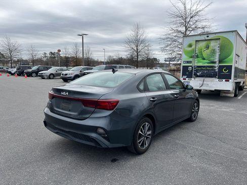 Used 2022 Kia Forte LXS w/ LXS Technology Package image 9