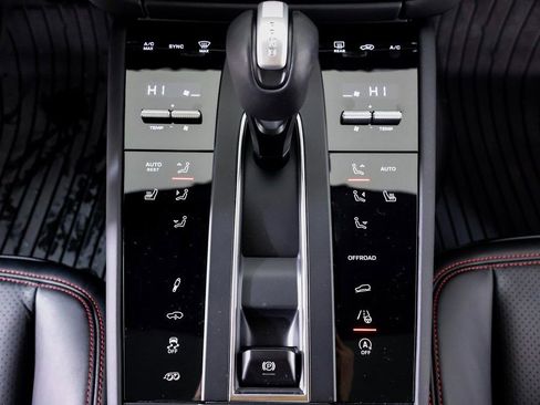 Certified 2025 Porsche Macan GTS image 18