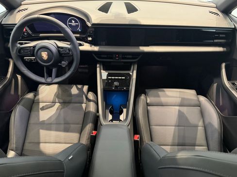 Certified 2025 Porsche Macan Electric image 21