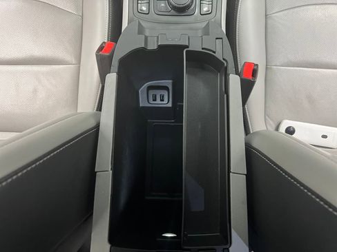 Used 2024 GMC Terrain SLT image 39