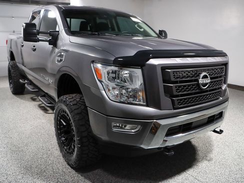 Used 2023 Nissan Titan SV image 5