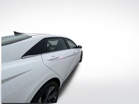 Used 2024 Hyundai Elantra Limited image 10