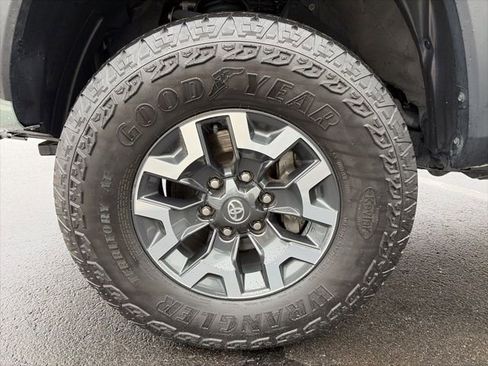 Used 2023 Toyota Tacoma TRD Off-Road w/ TRD Premium Off Road Package image 12