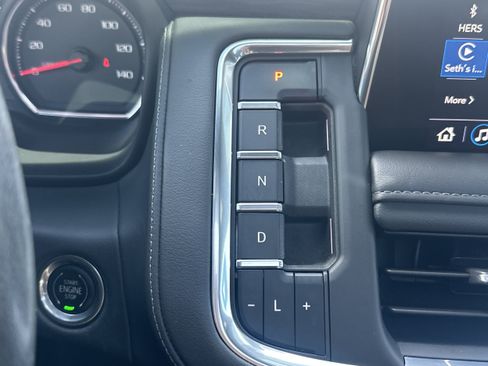 Used 2021 Chevrolet Tahoe LT w/ LT Signature Package RWD image 32