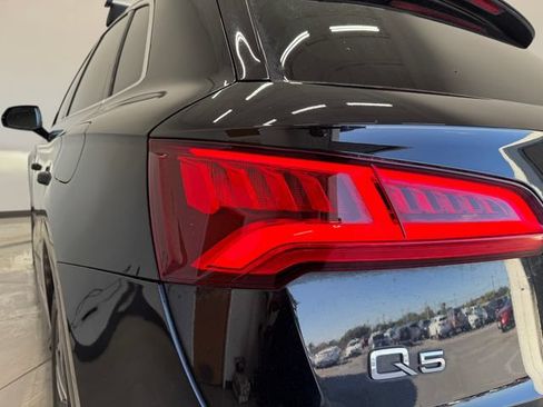 Used 2020 Audi Q5 e Premium Plus w/ Premium Plus Package AWD/4WD image 34