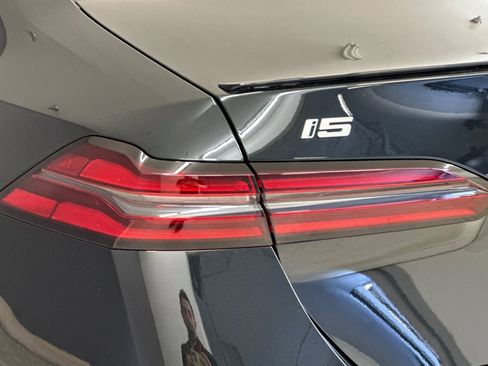 New 2026 BMW i5 eDrive40 w/ M Sport Package image 12