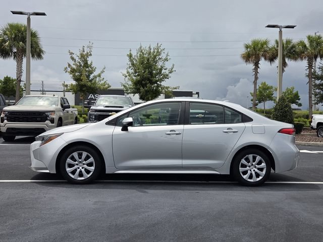 Used 2020 Toyota Corolla LE FWD image 3