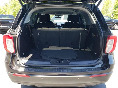 Used 2023 Ford Explorer XLT AWD/4WD image 7