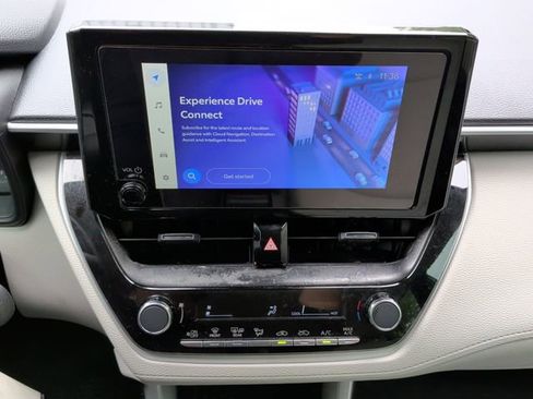 Used 2025 Toyota Corolla Cross L FWD image 23