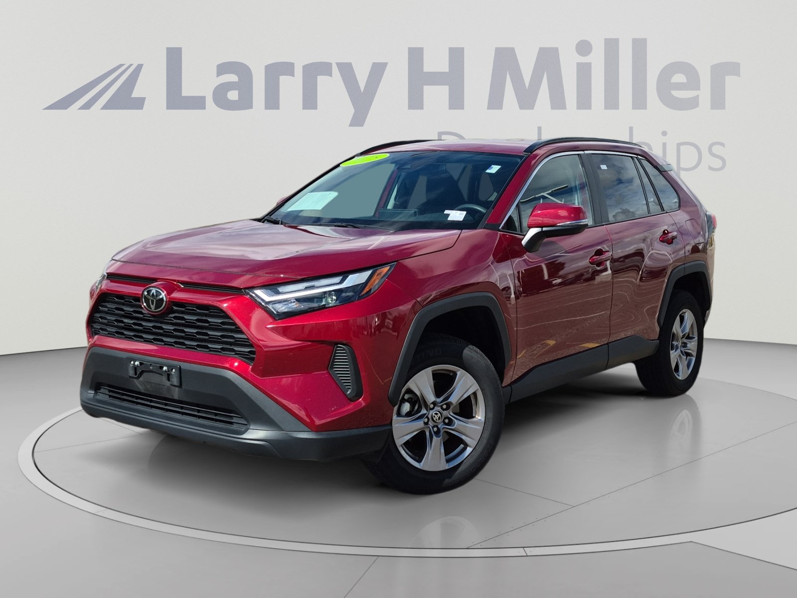 Used 2025 Toyota RAV4 XLE AWD/4WD image 1