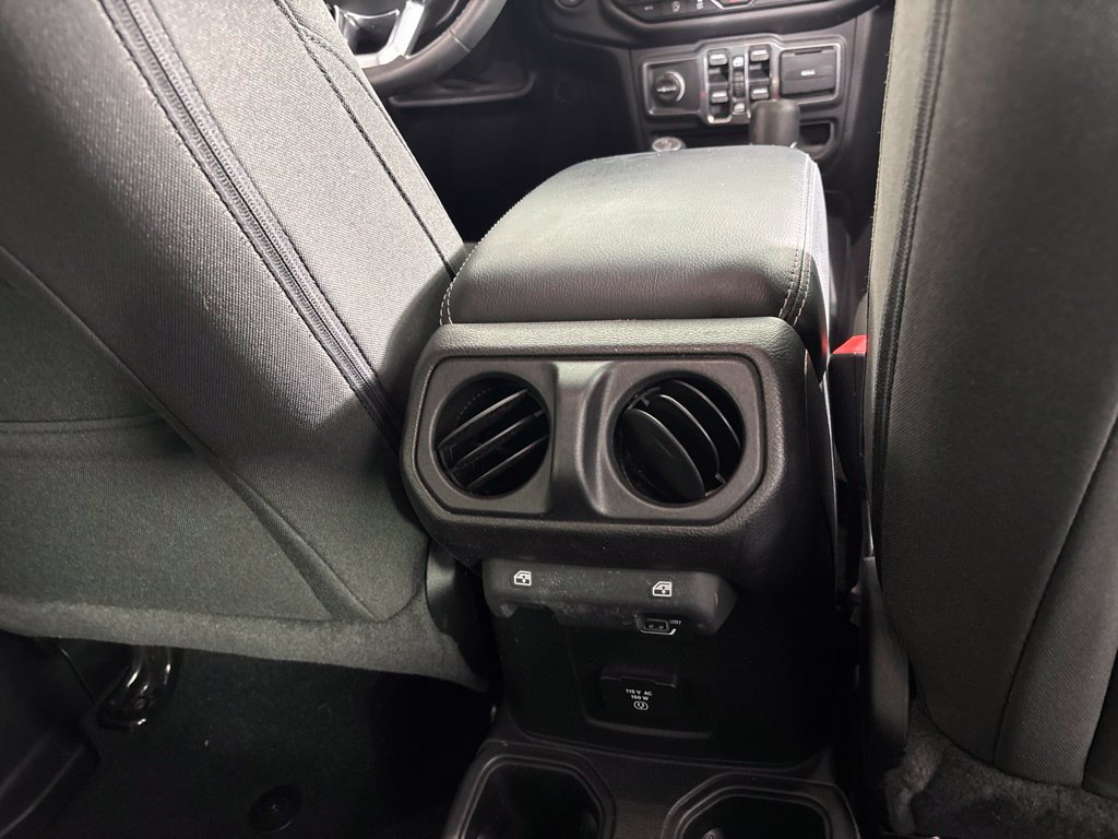 Used 2019 Jeep Wrangler Unlimited Sahara AWD/4WD image 7