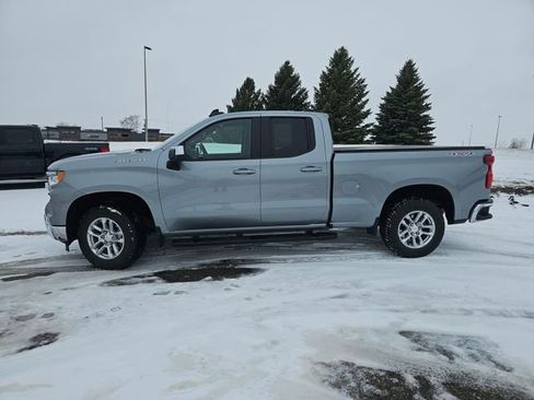 Used 2025 Chevrolet Silverado 1500 LT image 2