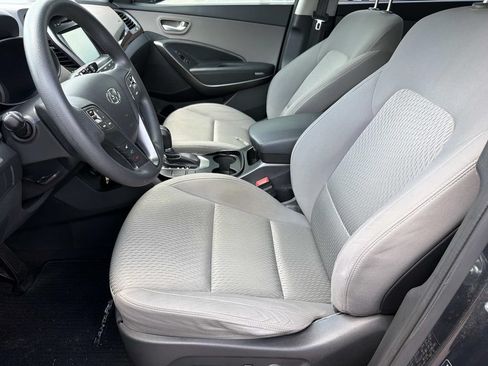 Used 2018 Hyundai Santa Fe SE FWD image 10