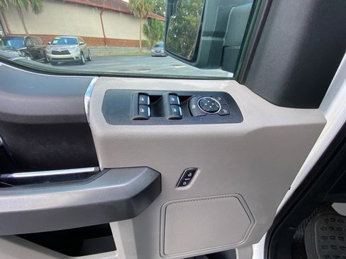 Used 2018 Ford F150 XLT image 36