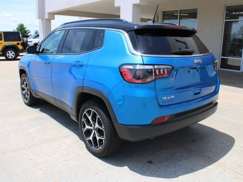 Certified 2025 Jeep Compass Limited AWD/4WD image 9