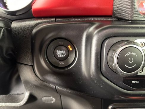 Used 2022 Jeep Wrangler Unlimited Rubicon w/ Cold Weather Group AWD/4WD image 14