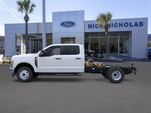 New 2025 Ford F350 XL w/ XL Chrome Package image 3
