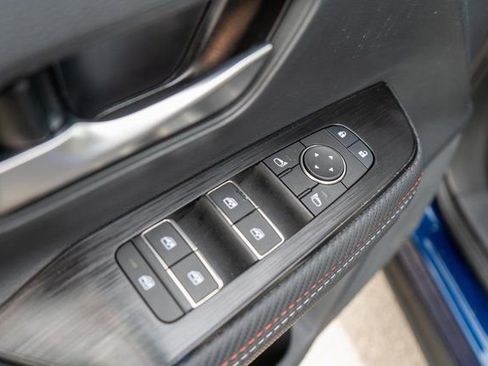 Certified 2025 Nissan Kicks SR image 19