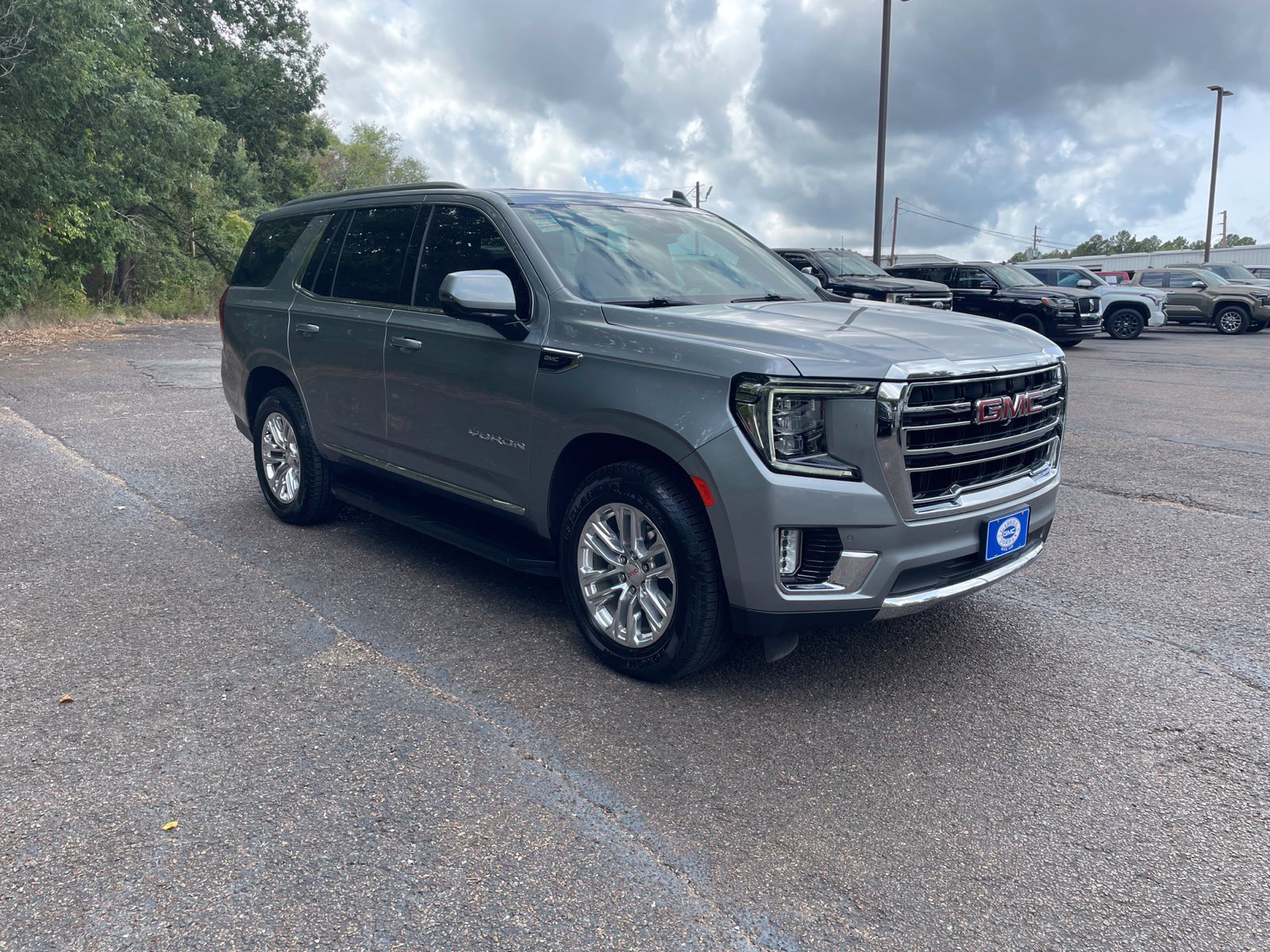 Used 2024 GMC Yukon SLT w/ SLT Premium Package RWD image 9