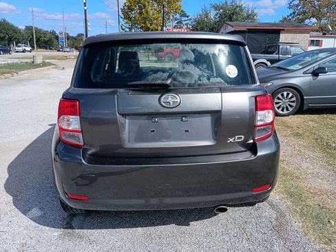 Used 2010 Scion xD image 4