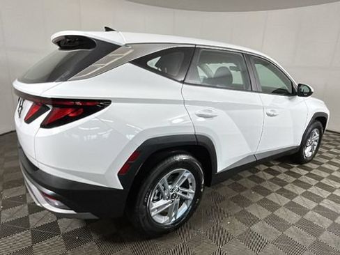 Used 2026 Hyundai Tucson SE FWD image 2