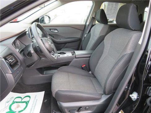 Used 2023 Nissan Rogue SV image 3