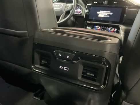 Used 2024 GMC Sierra 1500 AT4 w/ AT4 Preferred Package AWD/4WD image 23