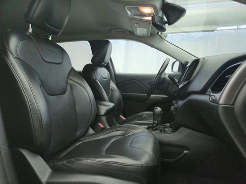 Used 2019 Jeep Cherokee Limited image 22