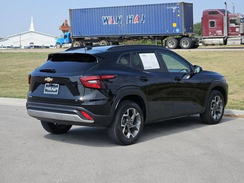 Used 2026 Chevrolet Trax LT FWD image 7