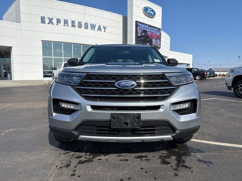 Used 2023 Ford Explorer XLT w/ Equipment Group 202A image 2