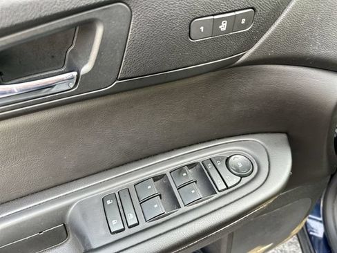 Used 2017 GMC Acadia Limited SLT FWD image 17