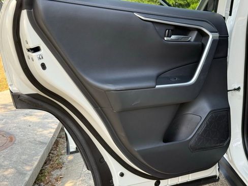 Used 2019 Toyota RAV4 Limited FWD image 26