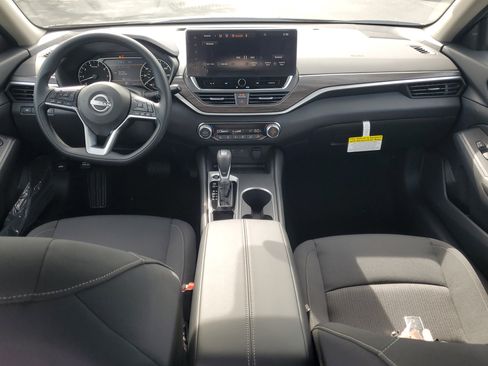 New 2025 Nissan Altima 2.5 SV image 9