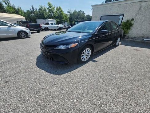 Used 2020 Toyota Camry LE w/ Convenience Package FWD image 3