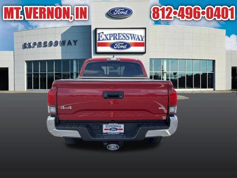 Used 2022 Toyota Tacoma SR5 AWD/4WD image 7
