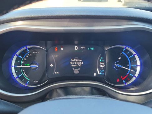 Used 2024 Chrysler Pacifica Limited FWD image 22