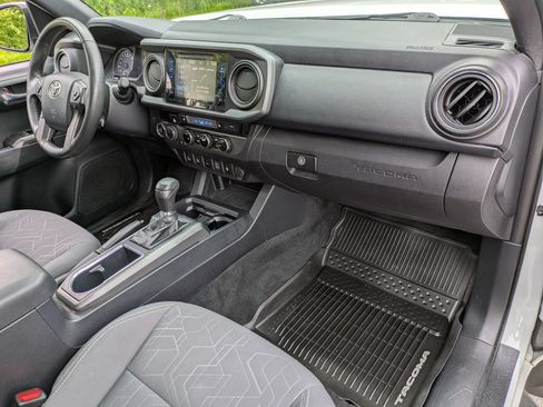 Used 2017 Toyota Tacoma 4x4 Double Cab image 23